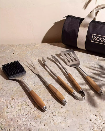 Conjunto de 4 utensílios em inox e acácia
