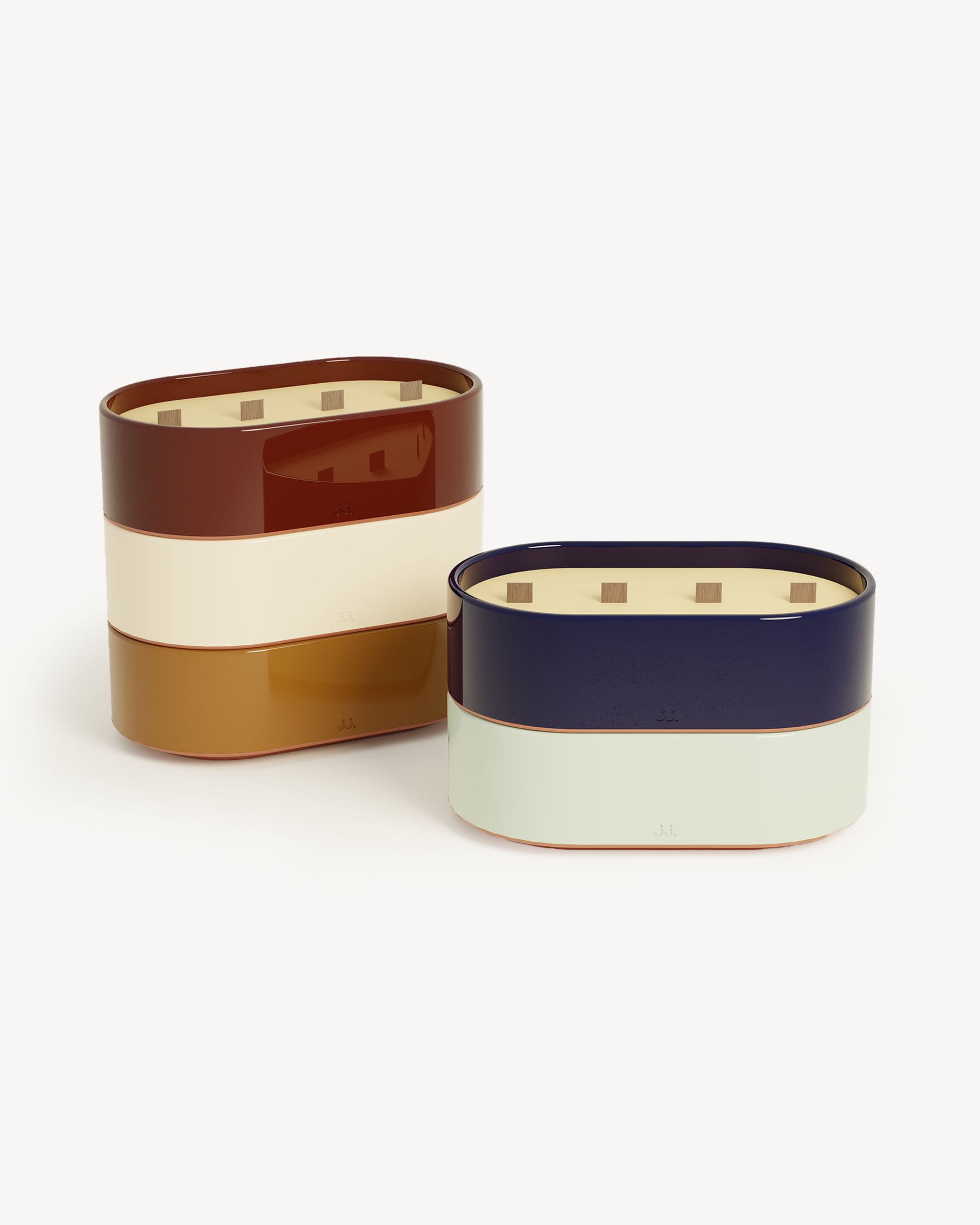 Conjunto de velas Totem L em cerâmica vidrada: vermelho óxido – citronela & gerânio, bege marfim – citronela & limão, castanho terra de Siena – citronela & flor de laranjeira, azul-marinho – citronela & sal marinho, verde água – citronela & eucalipto.