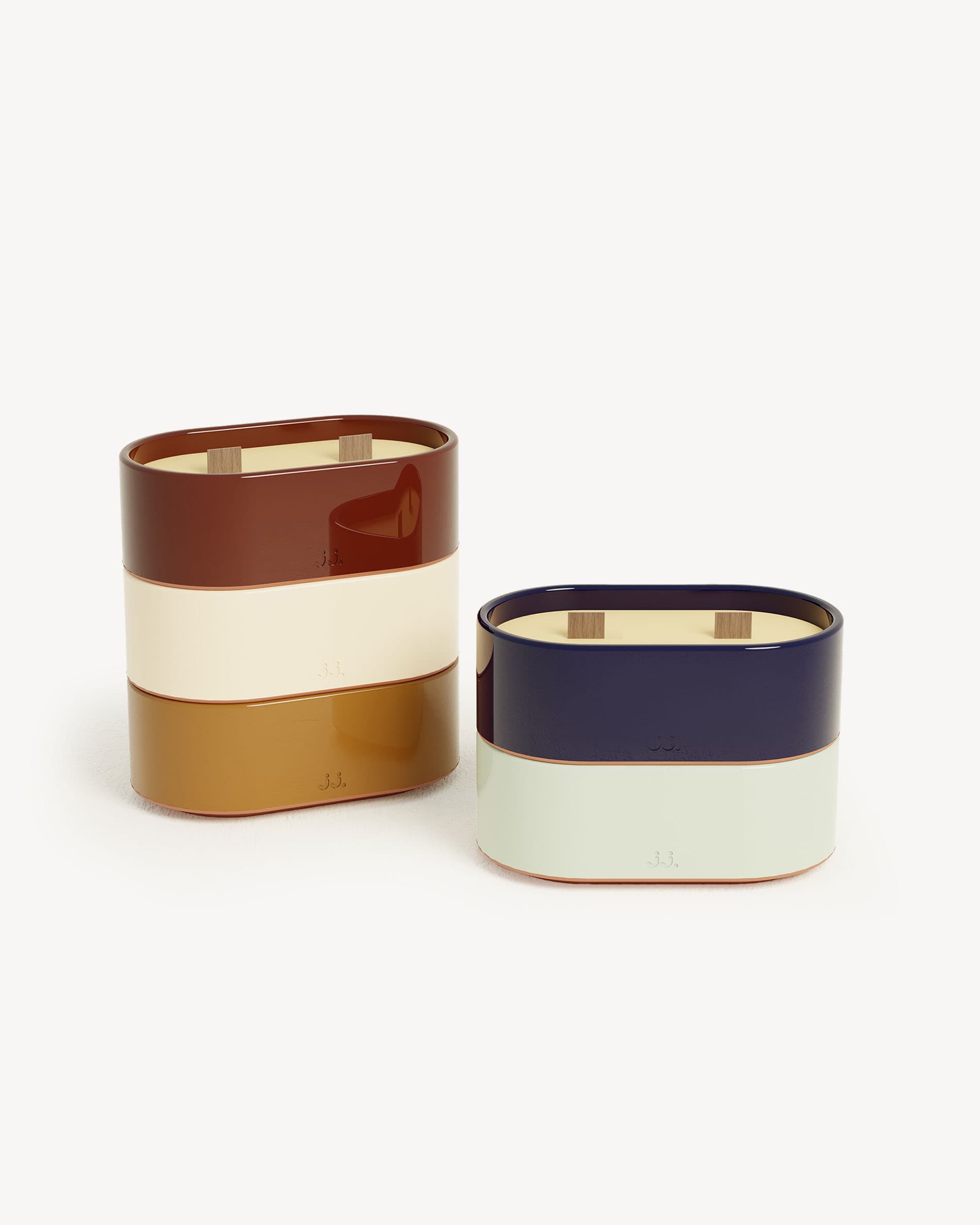Conjunto de velas Totem S em cerâmica multicolor: verde água citronela & eucalipto, azul-marinho citronela & sal marinho, vermelho óxido citronela & gerânio, castanho terra de Siena citronela & flor de laranjeira, bege marfim citronela & limão.