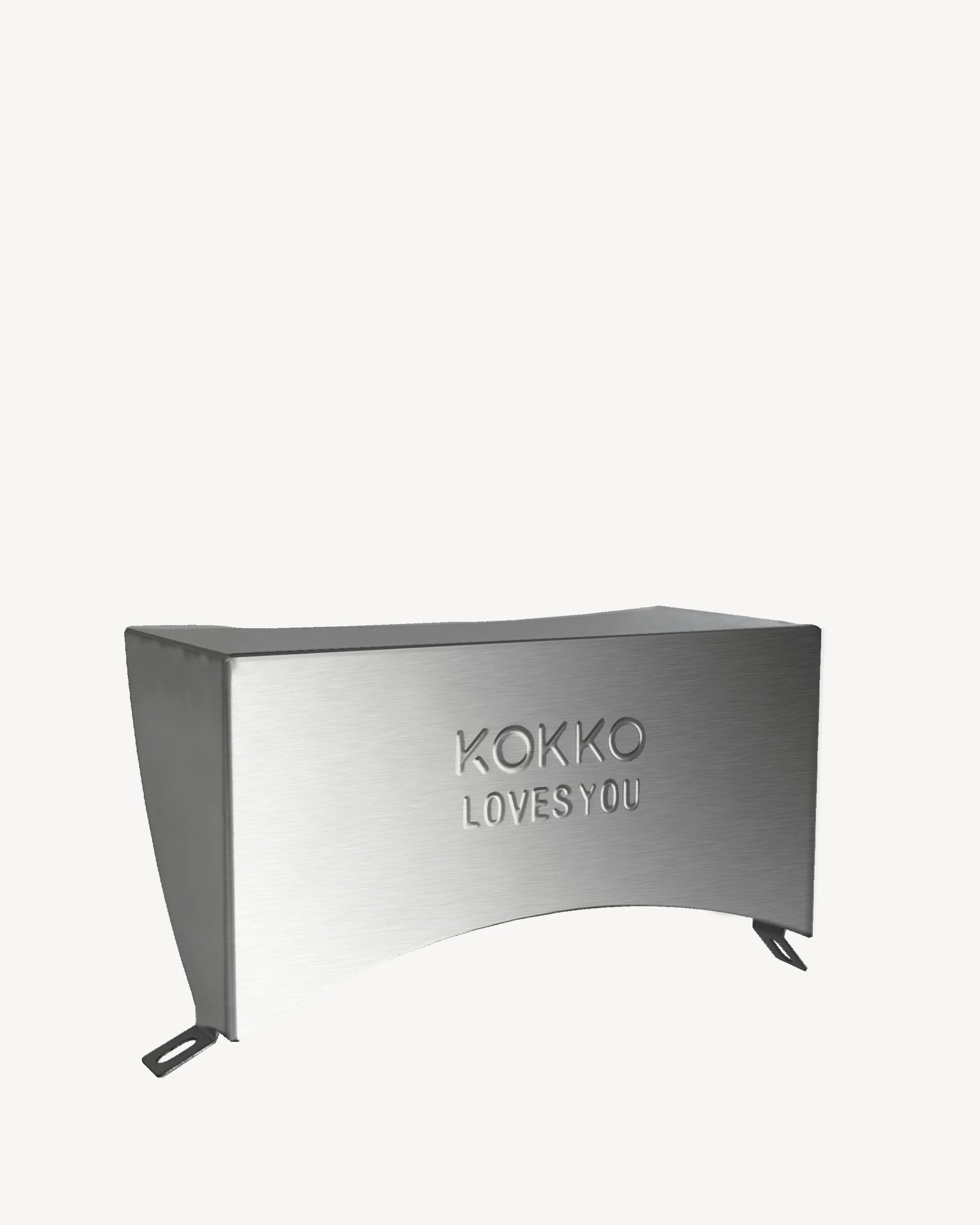 Tampa em inox que protege a dobradiça do kamado Kokko.