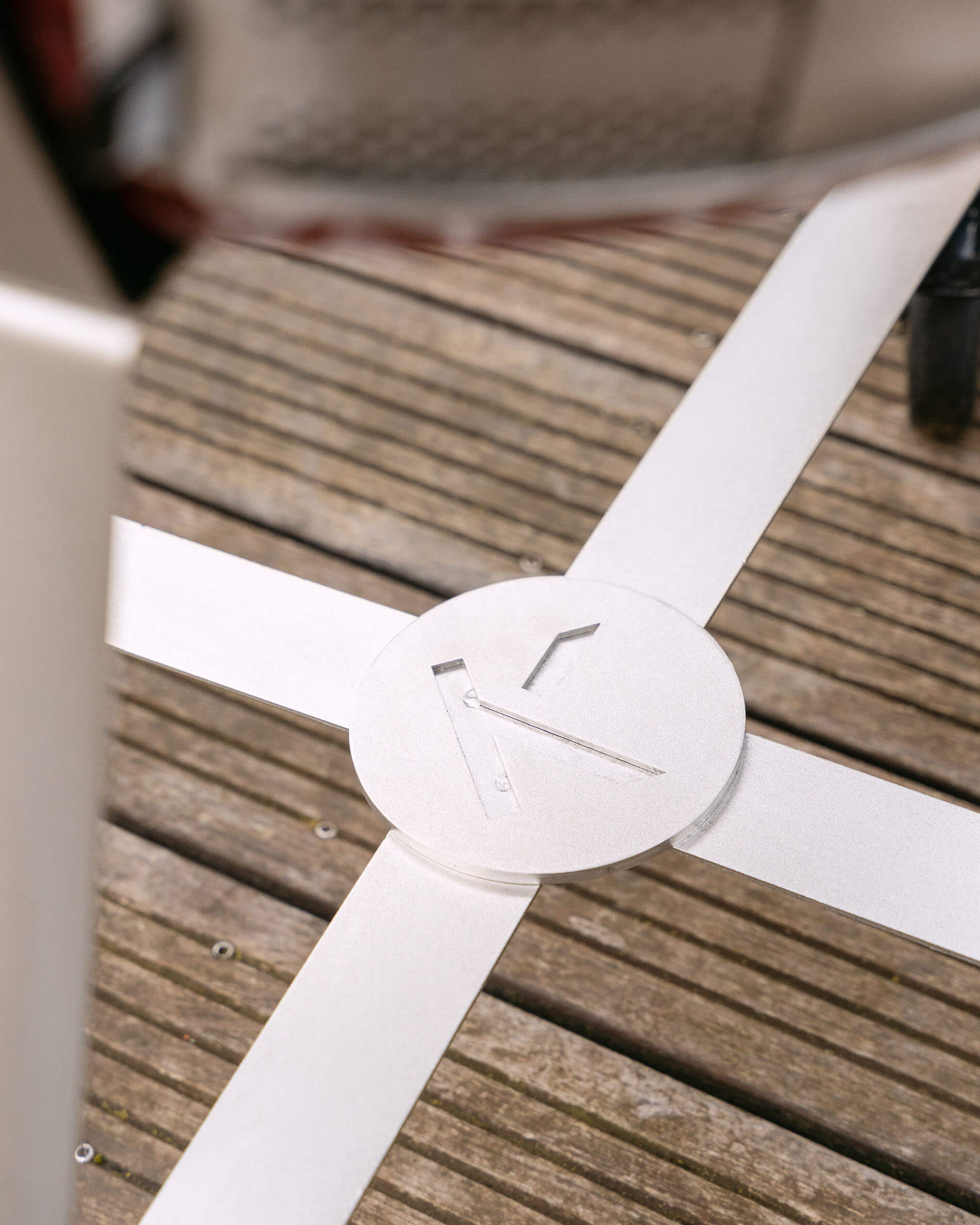 Carrinho em inox a suportar um kamado Kokko.