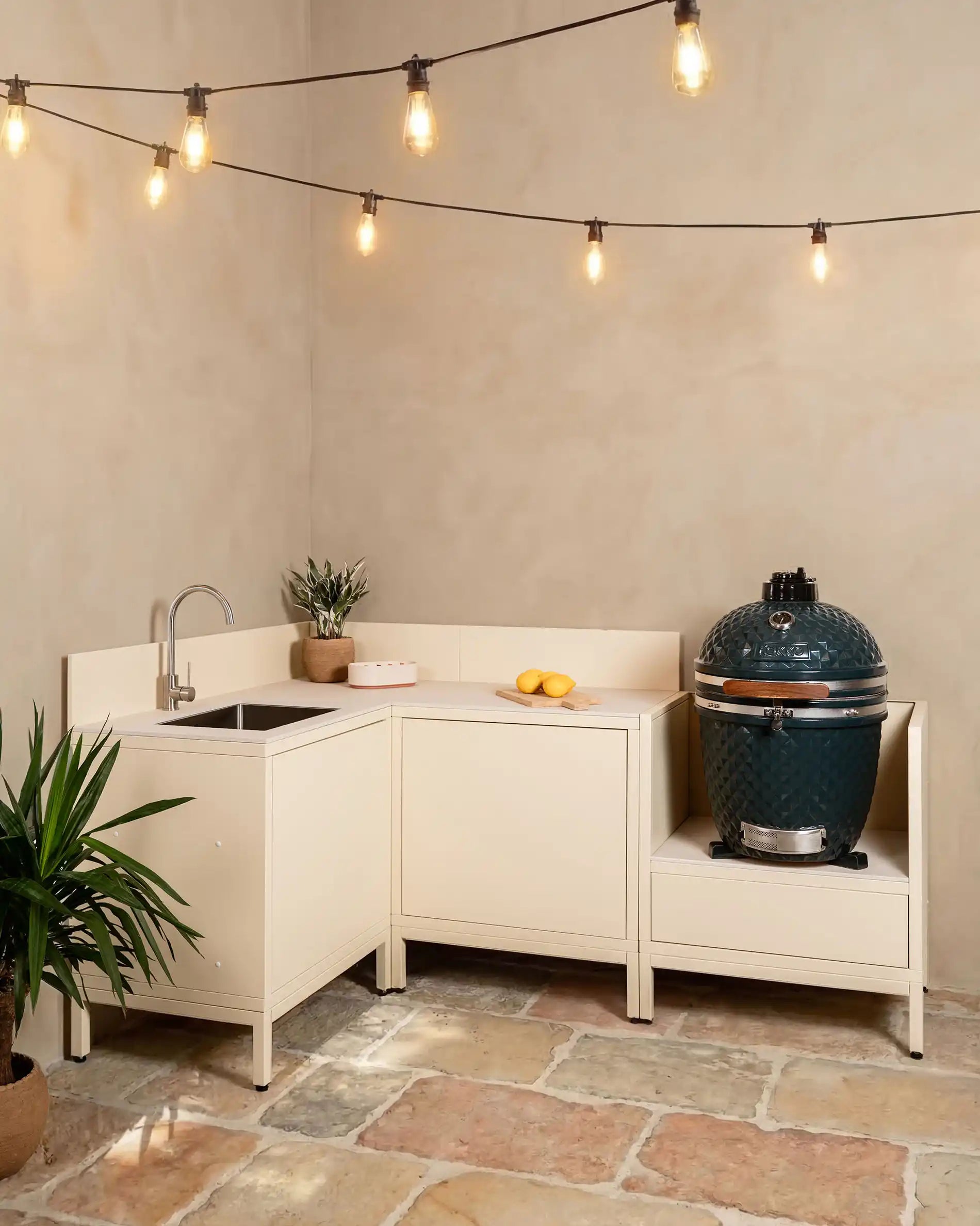 Cozinha de exterior PILOTIS – 4 módulos, lava-loiça em aço inoxidável e módulo de canto para Kokko