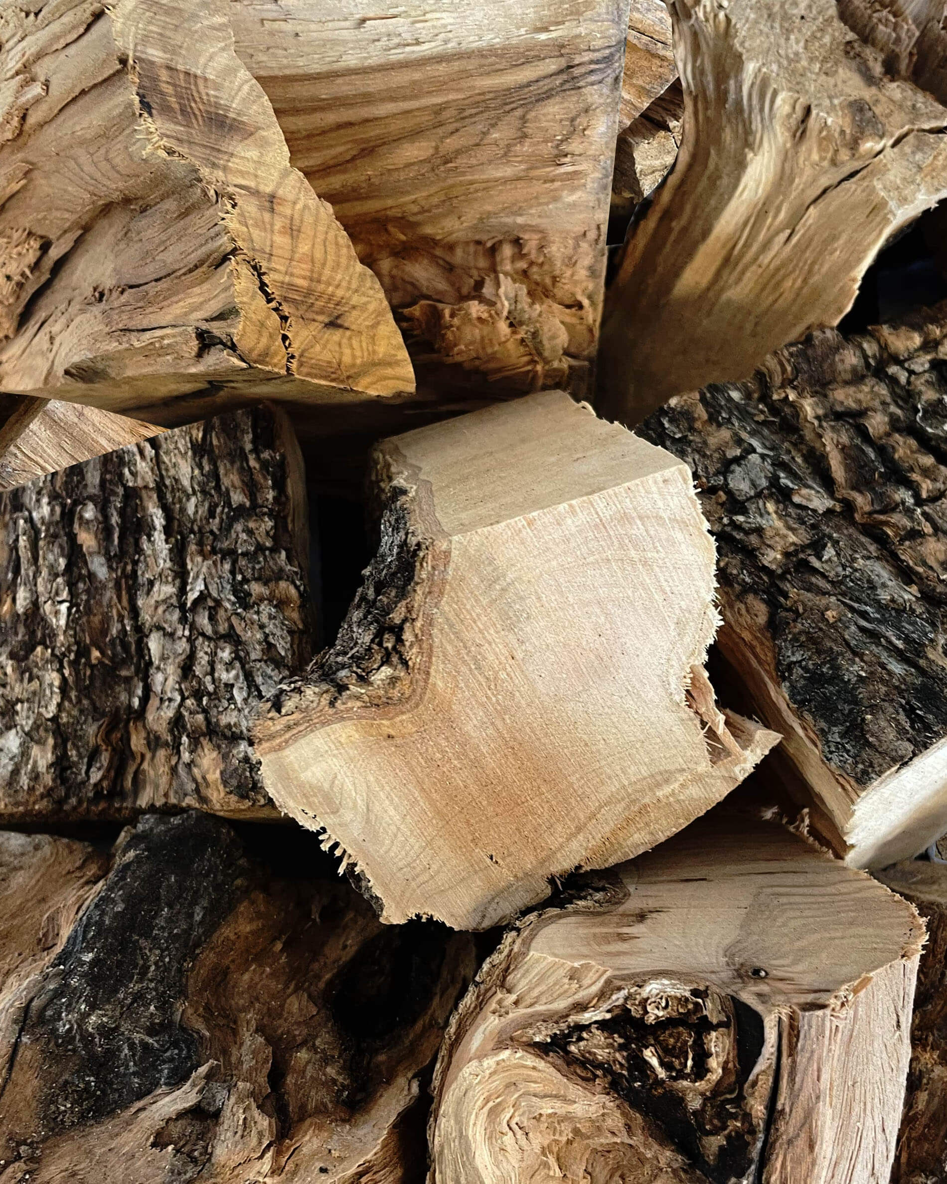 Pedaços de madeira para fumagem a quente