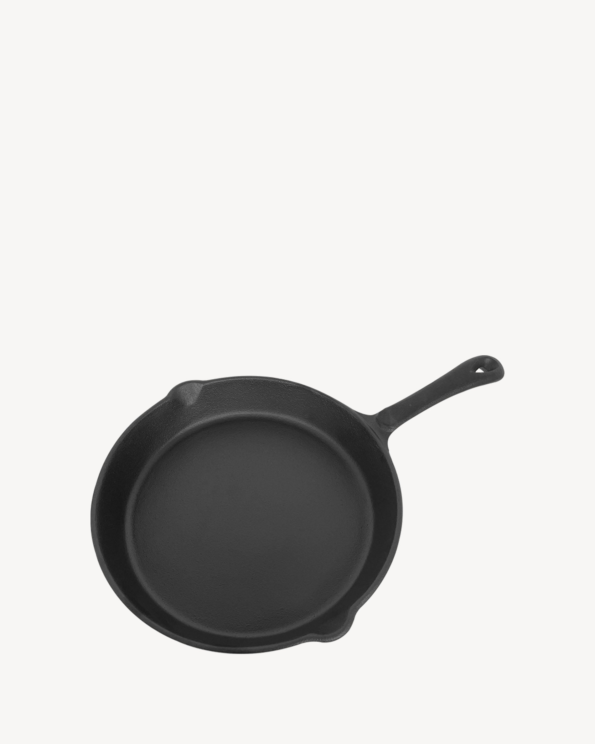 Pequena frigideira de ferro fundido