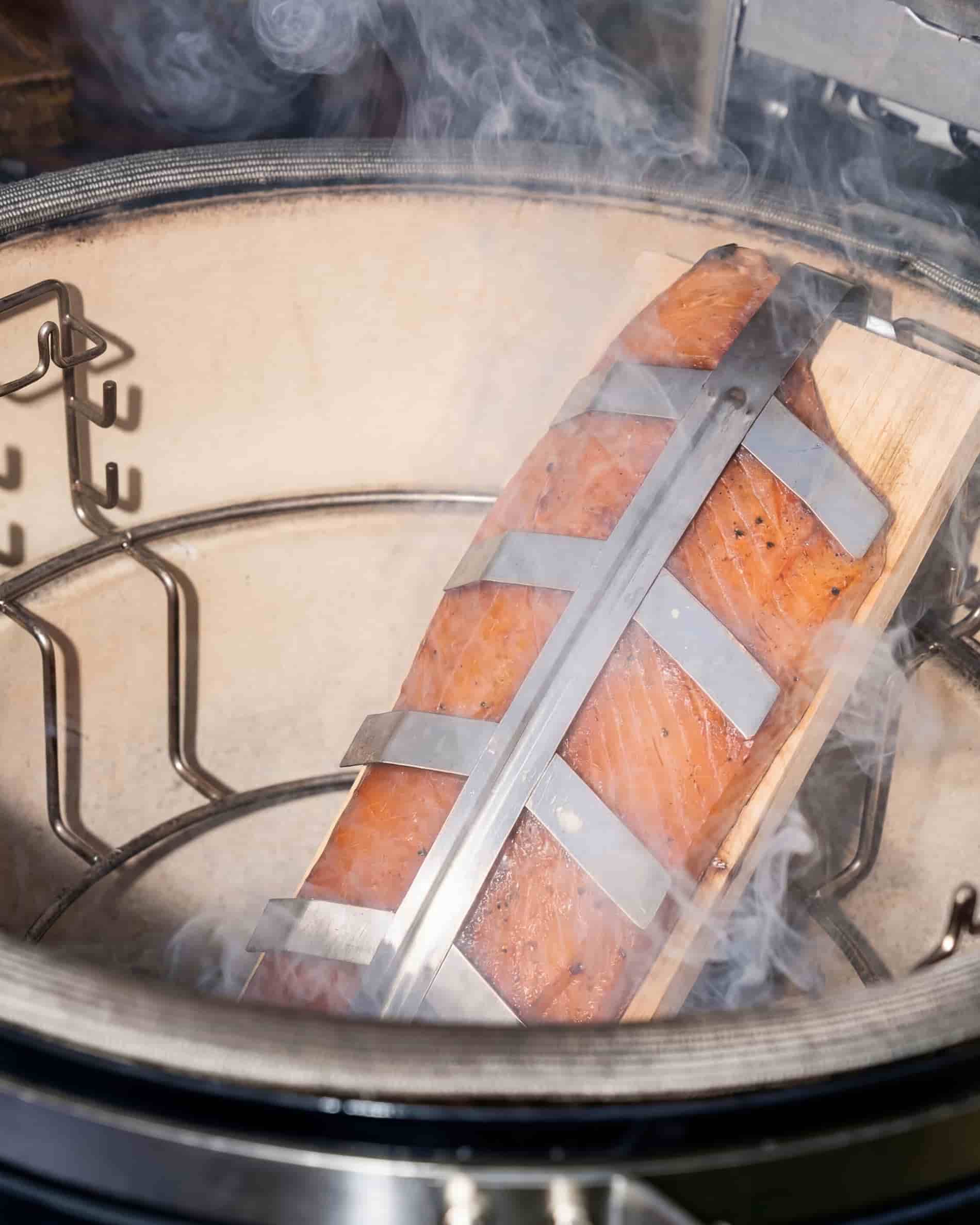 Tábua de fumagem para salmão