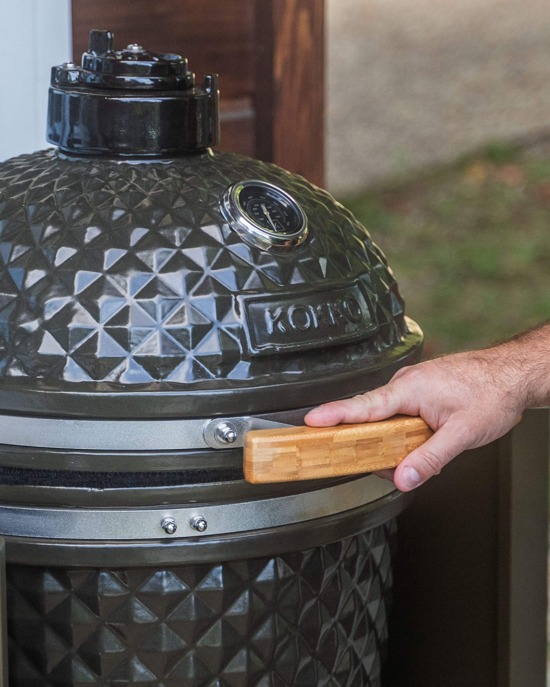 Pega em madeira para tampa do kamado Kokko.