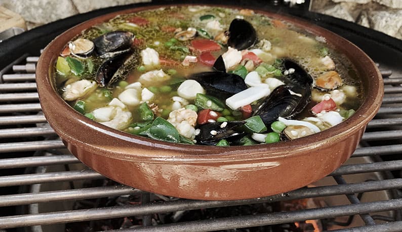 Arroz de peixe ao fogo de lenha